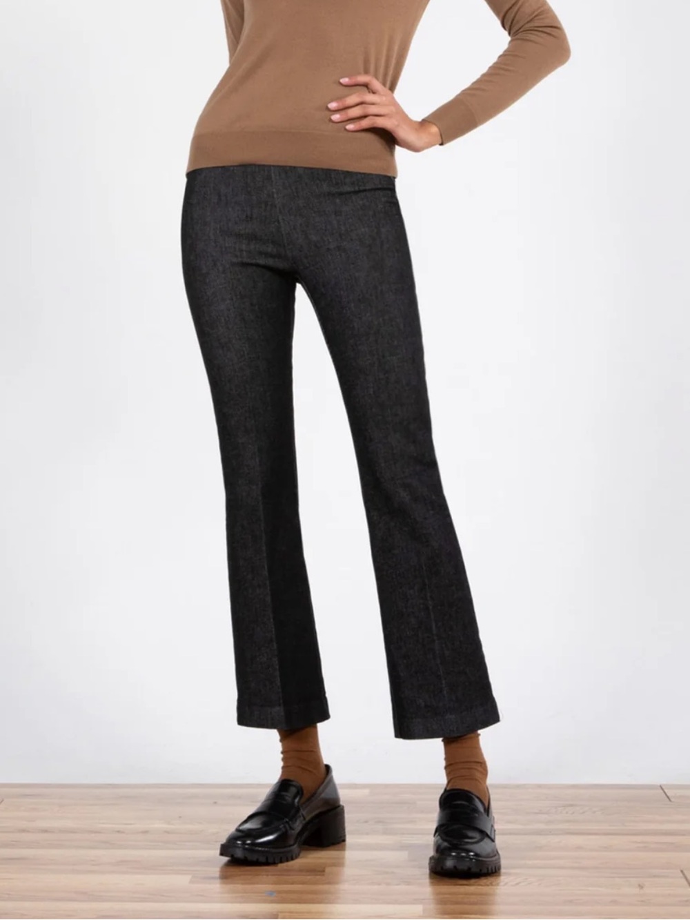 Avenue Montaigne Leo Black Denim Crop Flare Pull on Pant Size 8